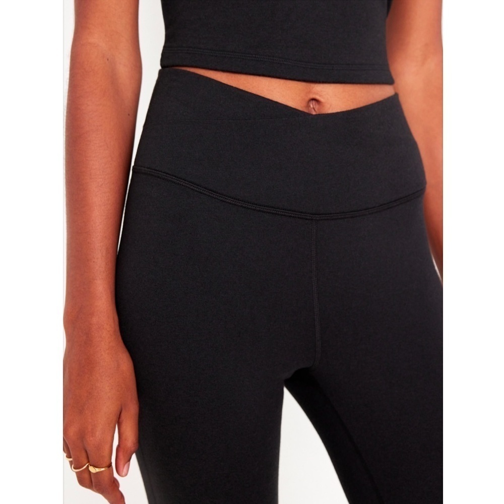 NWT Old Navy Extra High-Waisted CloudComfy Boot-Cut Leggings Black Jack Size SP - Picture 3 of 15